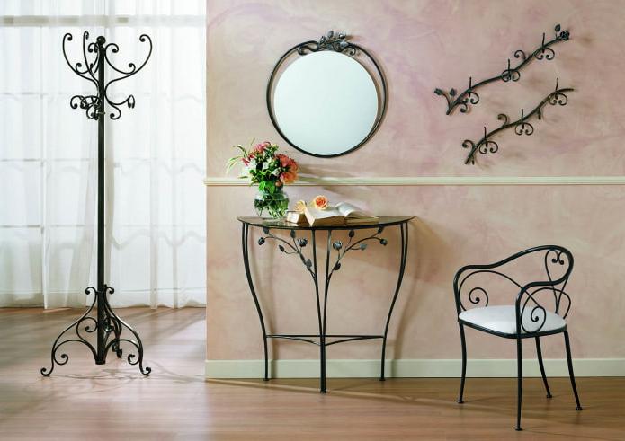 dressing table decorated with wrought iron elements with floral motifs