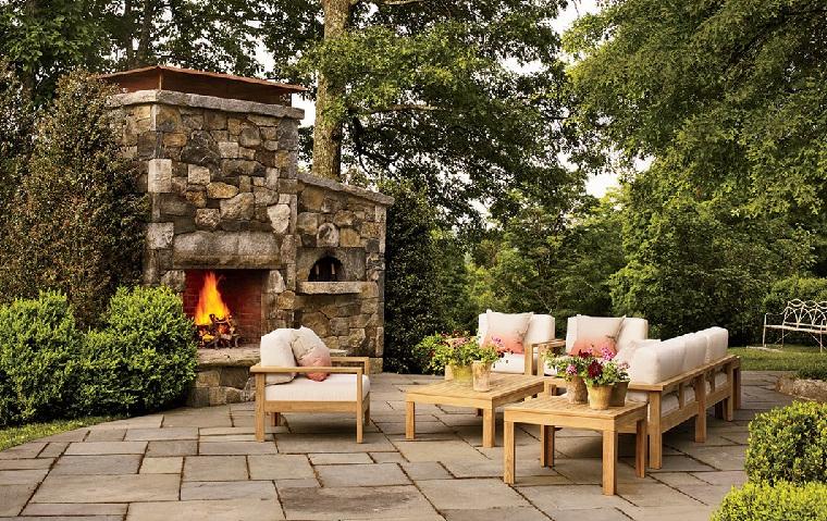 Ideas to decorate the garden with a very nice rustic fireplace