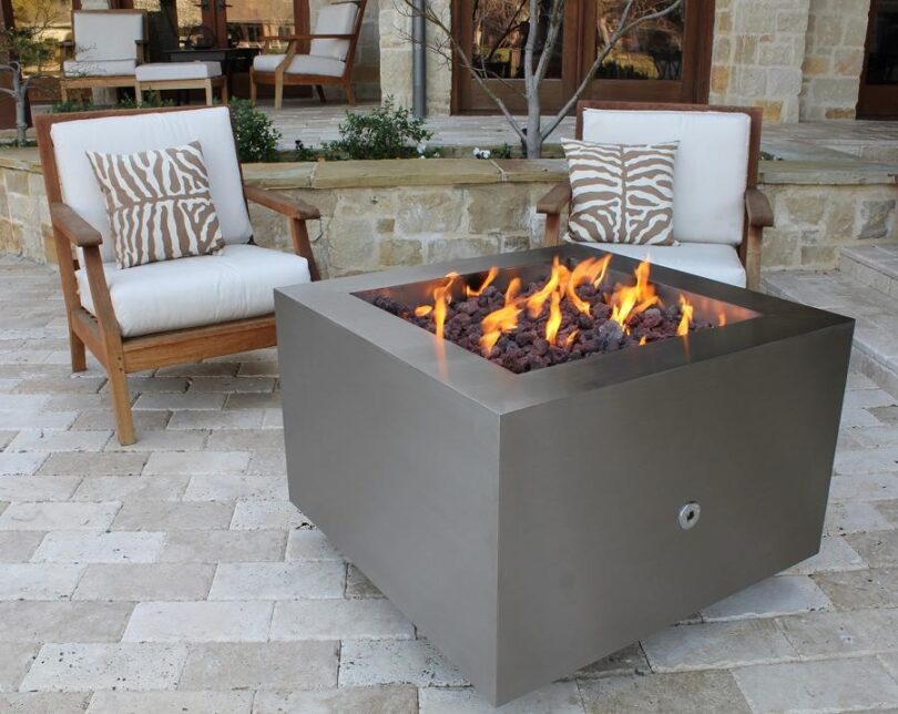 45 Outdoor Fireplaces for Every Season - Decopaedia