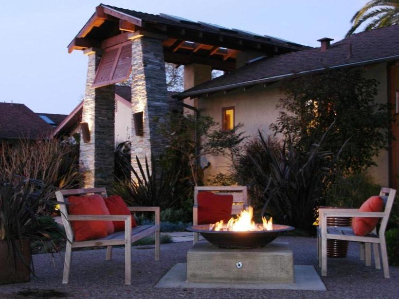 outdoor fireplace for a pleasant family holiday