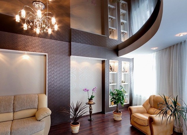 Glossy material on the ceiling visually makes the room more spacious
