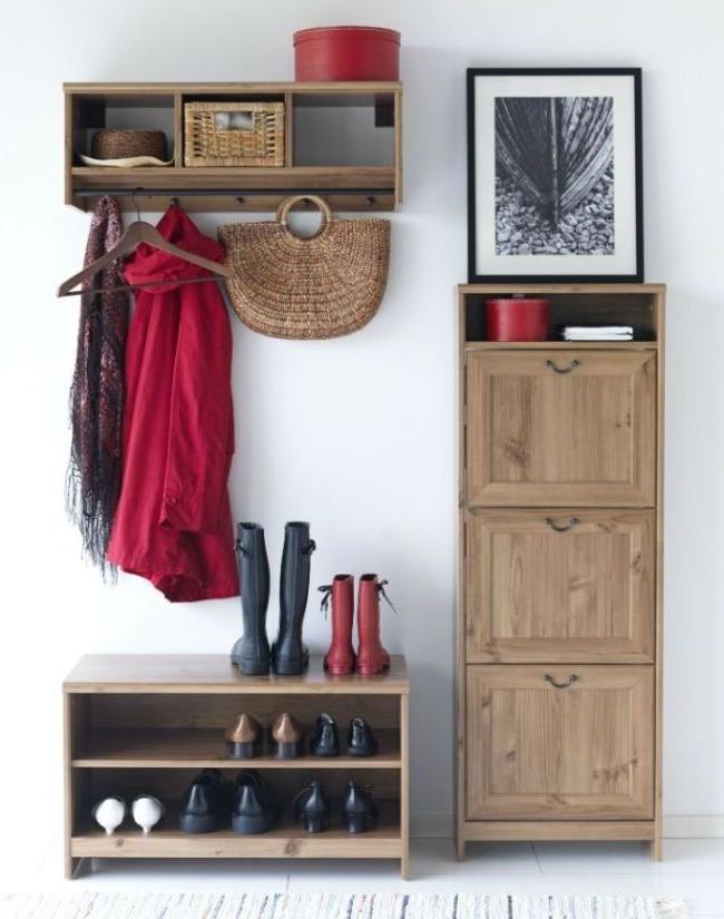 Hallway set made of natural wood