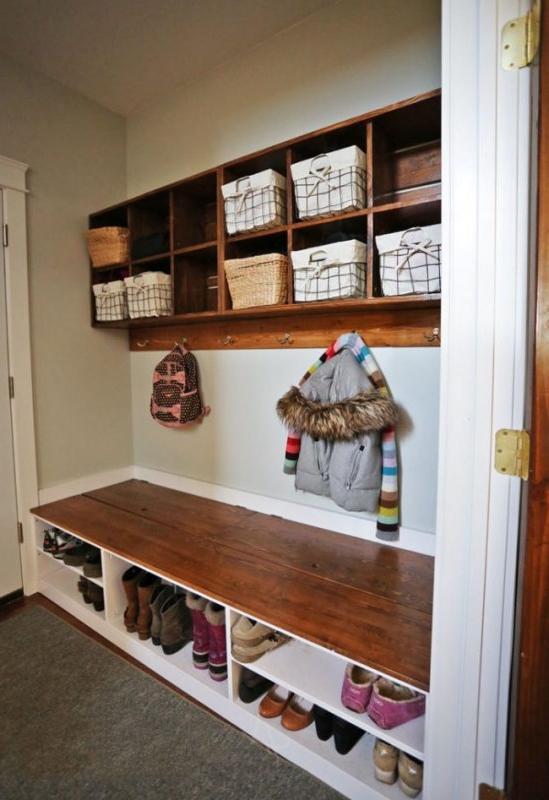 Hallway, under the bench of which you can make your own partitions for shoes